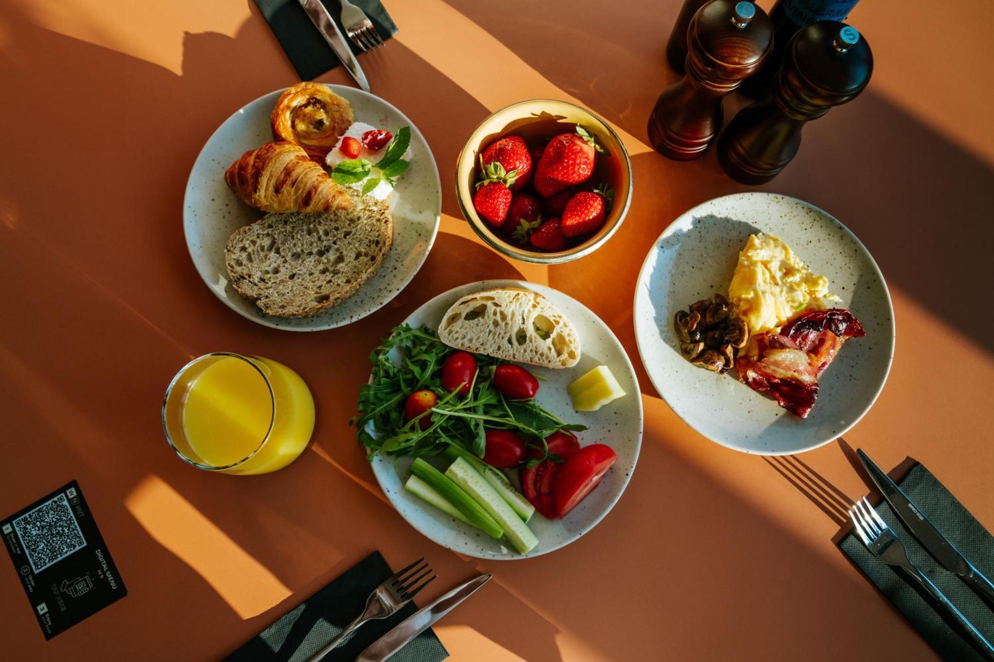 Wn Lab Hotel - Including Breakfast And Parking Sofia Bagian luar foto